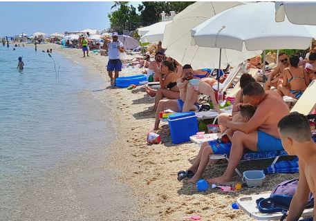 Pesničili se zbog ležaljke: Dva muškarca se potukla na plaži, reagovala i policija, jedan uspio pobjeći