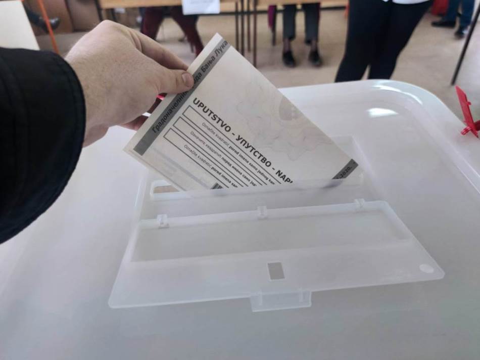 Ove godine svaki glasački listić biće pečatiran i potpisan,onemogućeno slikanje i prozivanje!