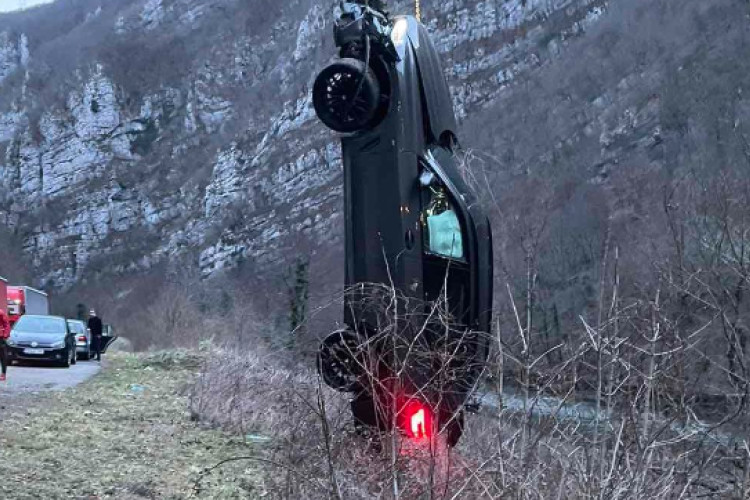 Bračni par sa troje djece sletio u kanjon Vrbasa!