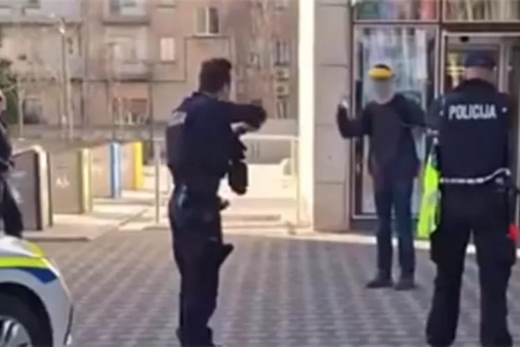 Drama u Sloveniji: Noževima prijetio prolaznicima (VIDEO)
