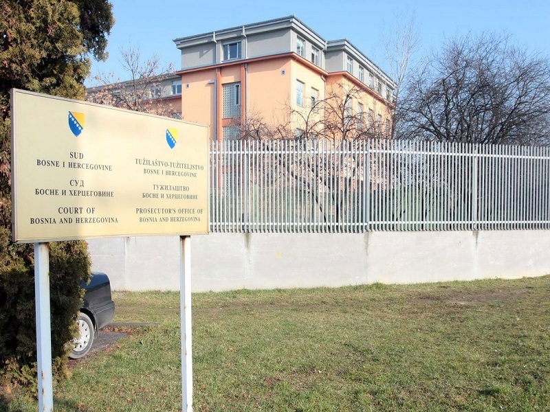 Stručno osoblje dobija naknade, hoće li i službenici istim putem?