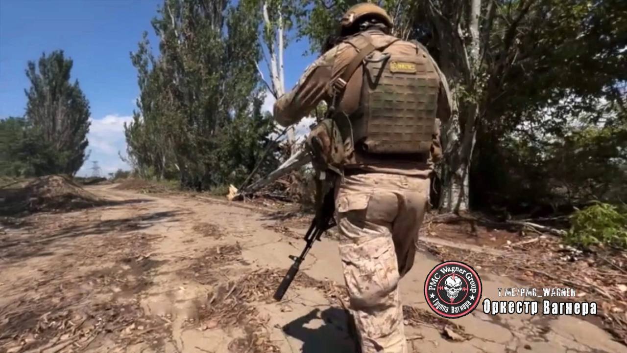 UŽIVO /VIDEO/Španija poslala BTR-ove;Vagnerovi vojnici jurišaju na Bahmut; Putin potpisao; Granatirana nuklearka; Ruski ekspert ili špijun?