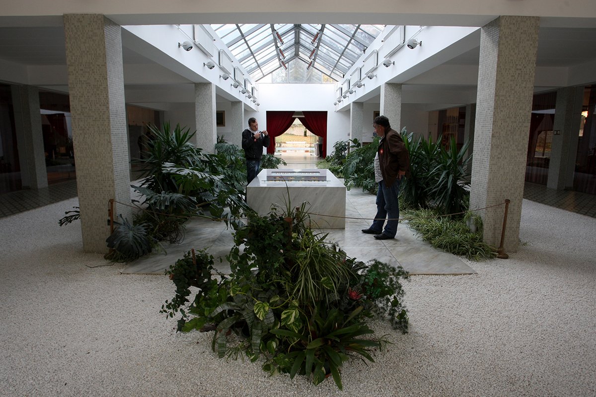 Beograd: Bacio molotovljev koktel na Kuću cvijeća, htio da zapali muzej