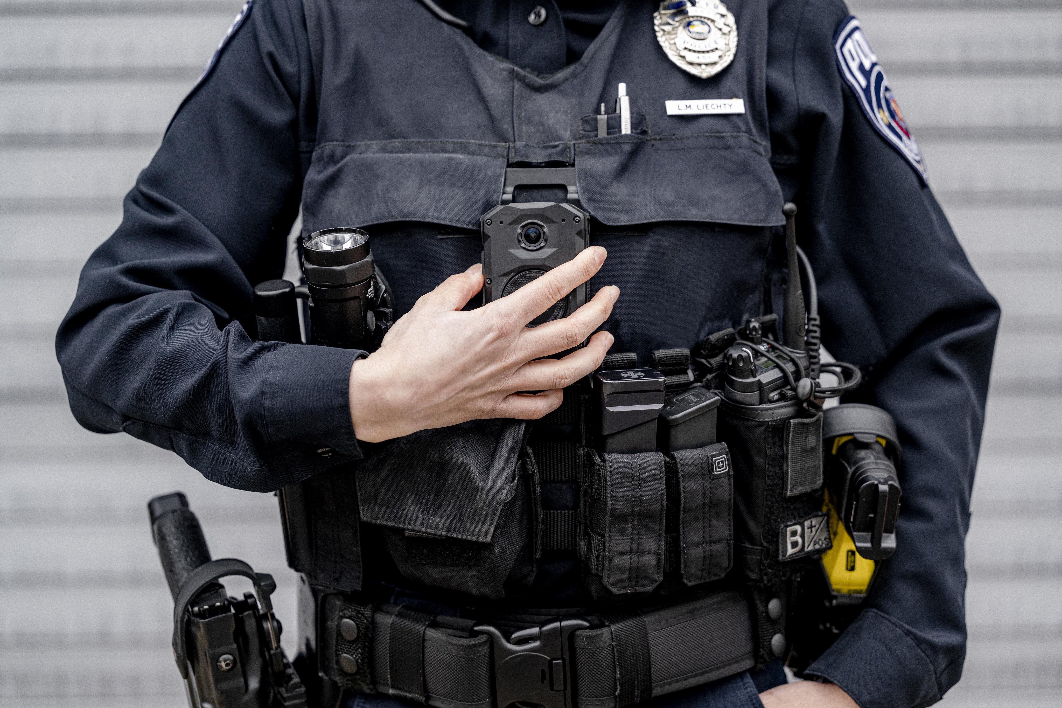 MUP Srbije uveo kamere na uniformama policajaca saobraćajaca