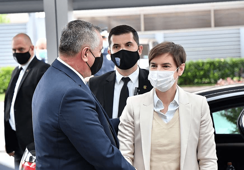 USKORO 10.000 DOZA ZA SRPSKU I SARAJEVO Brnabić: Stigla nova donacija vakcina za Federaciju BiH