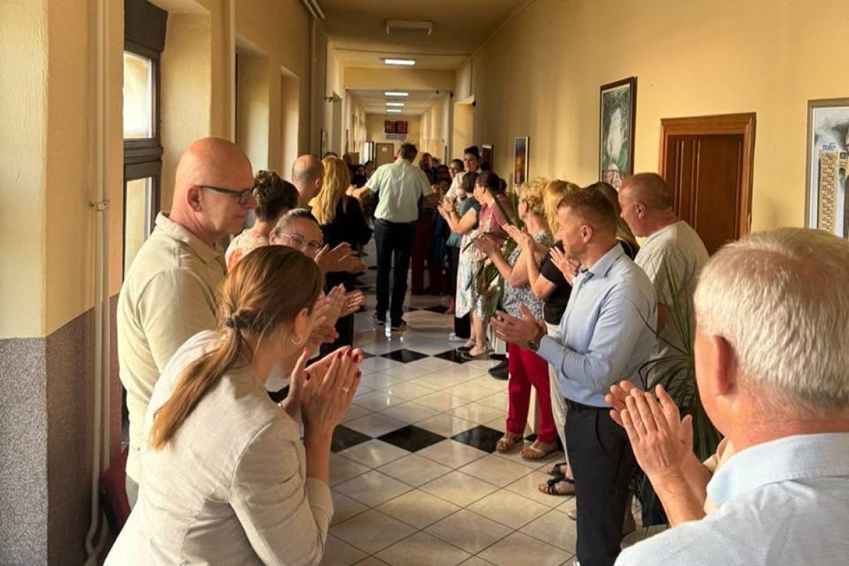 Miličević se vratio na posao, dočekali ga aplauzom (FOTO)