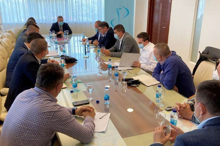 Šeranić sa direktorima bolnica: Dopremanje kiseonika se ne smije dovesti u pitanje