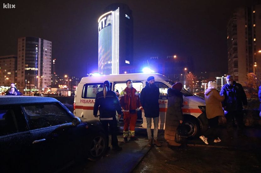 Požar u stanu u Sarajevu: Pronađeno ugljenisano žensko tijelo, jedno dijete povrijeđeno