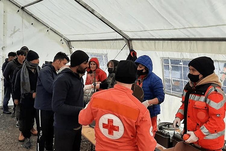 Svaki drugi migrant u kampu Lipa ima šugu