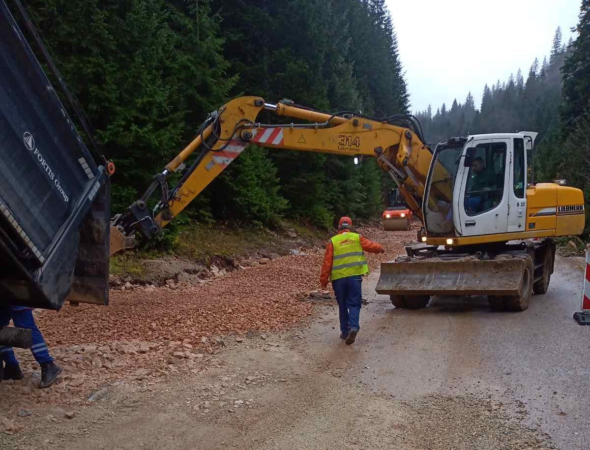 EKIPA PORTALA CAFE.BA NA LICU MJESTA: Sanacija puta Trijangla-Jahorina u toku (FOTO)