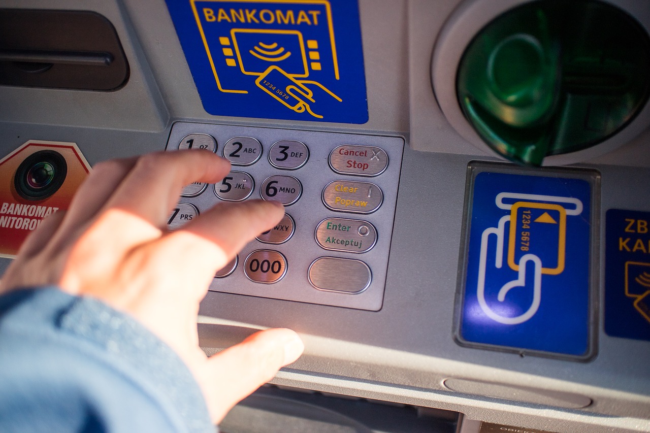 Pokušao opljačkati bankomat eksplozivom pa oštetio zgradu
