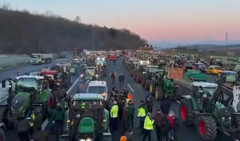 NEONACISTI POZIVAJU NA PROTESTE PAORA! Krajnja desnica se infiltrirala među poljoprivrednike, strepi se od HAOSA