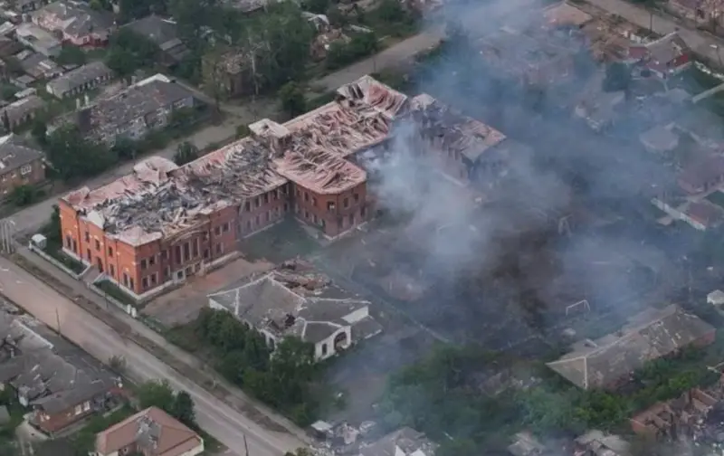 Ruske oružane snage nastavljaju da pokrivaju Volčansk nakon zauzimanja sela Starica