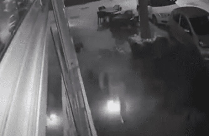 Incident u Mostaru: Zapalio kafić, pa mu vatra zahvatila nogu