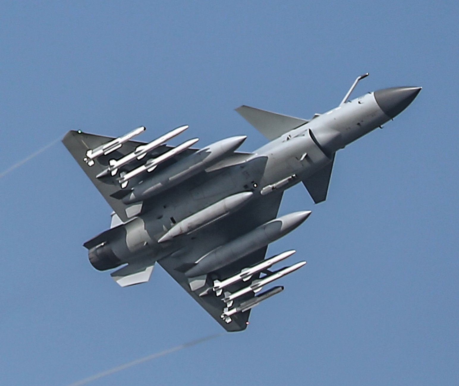 Pakistanci oduševljeni kineskim avionima, ismijavaju francuske Rafale: 
