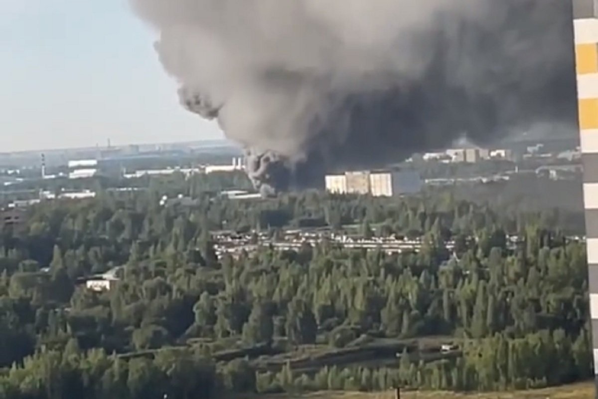 Velik požar u Sankt Peterburgu (VIDEO)