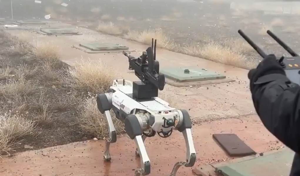 Budućnost ratovanja: Roboti-psi prikazani na vojnim vježbama Kine i Kambodže (VIDEO)