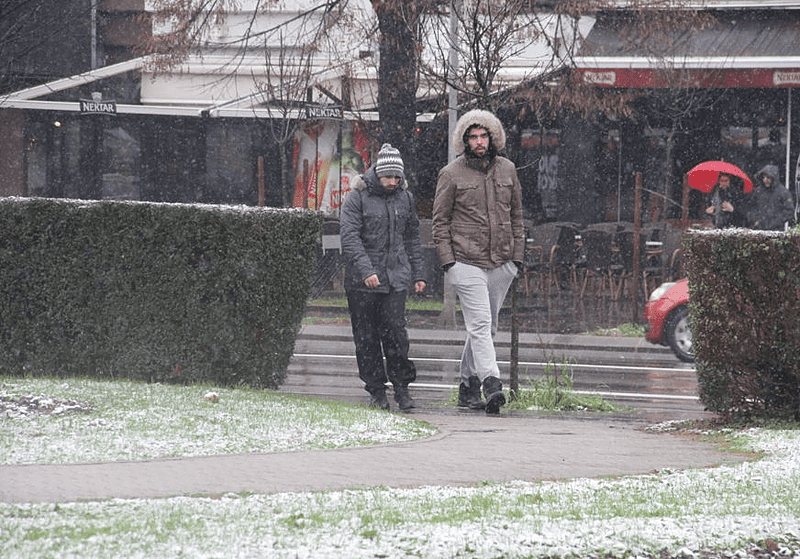 NA PLANINAMA OLUJNI UDARI Sutra oblačno vrijeme uz kišu i jak vjetar