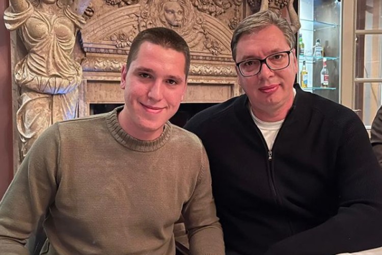 Vučić objavio fotografiju sa sinom, imao poruku 