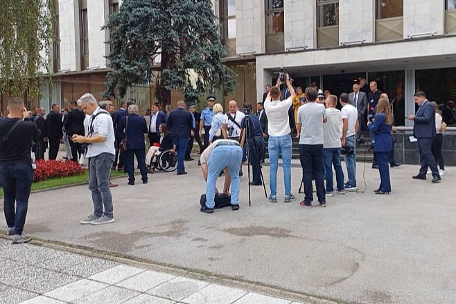 Stigla dojava o postavljenoj bombi u Narodnoj skupštini Republike Srpske, svi napustili zgradu