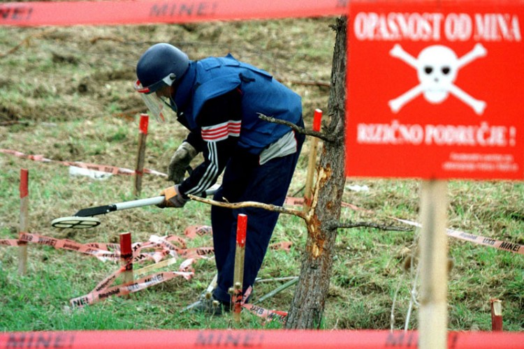 Demineri spremaju krivične prijave protiv nadležnih: Britancima Produžena akreditacija iako ne plaćaju PDV