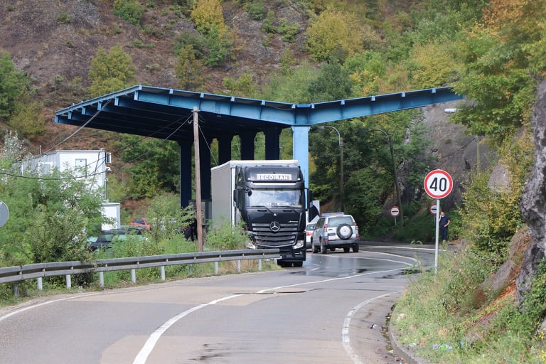 Preko administrativnih prelaza Jarinje i Brnjak i dalje ne može da se uđe na KiM