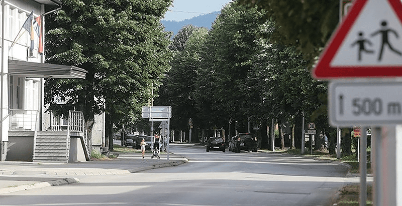 POKUŠAJ SAMOUBISTVA U TESLIĆU Starac se ubo nožem u stomak