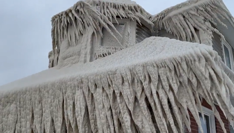 Grad u SAD-u je poput ratne zone, broj mrtvih jako raste. 