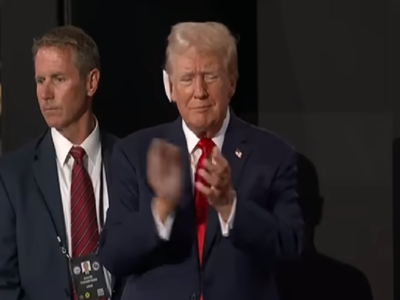 Tramp prvi put u javnosti nakon atentata (VIDEO)