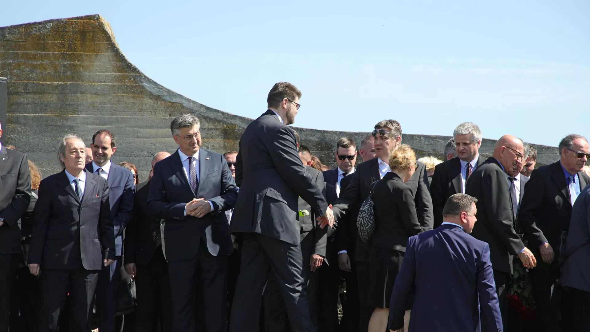 Jasenovac: Mesiću pozlilo, Milanović i Plenković se ignorisali