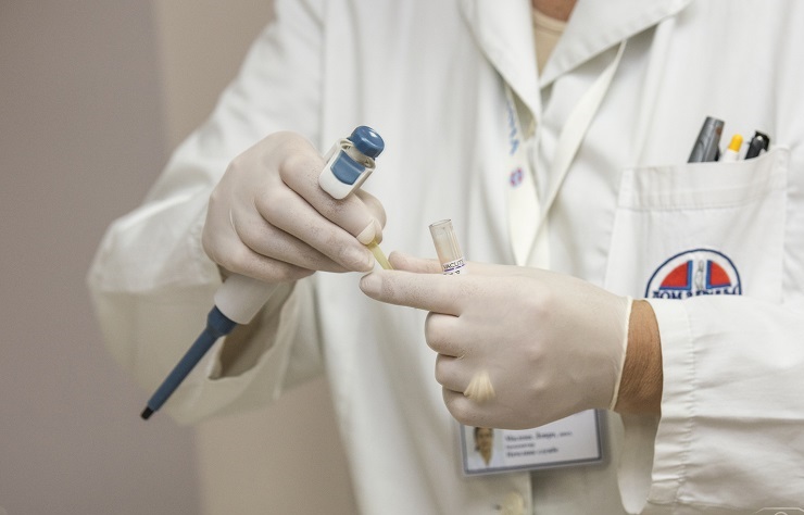 Otkriveno zašto su se neki ljudi zarazili virusom korona, a drugi nisu