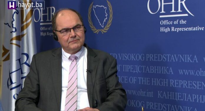 Schmidt poručio Dodiku: 