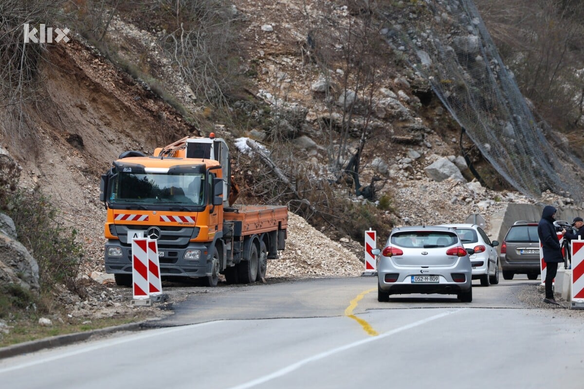 Pogledajte kako teku radovi na sanaciji željezničke pruge u Donjoj Jablanici (FOTO)