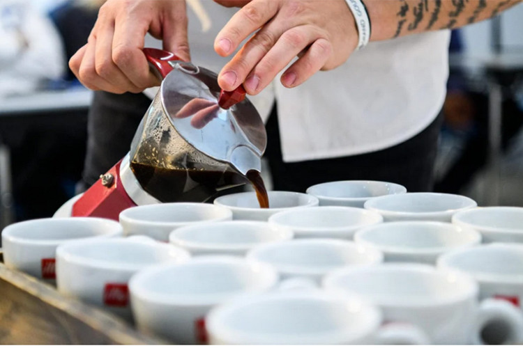 Kafa s mlijekom u Dalmaciji postala skuplja od porcije dobrog jela (FOTO)