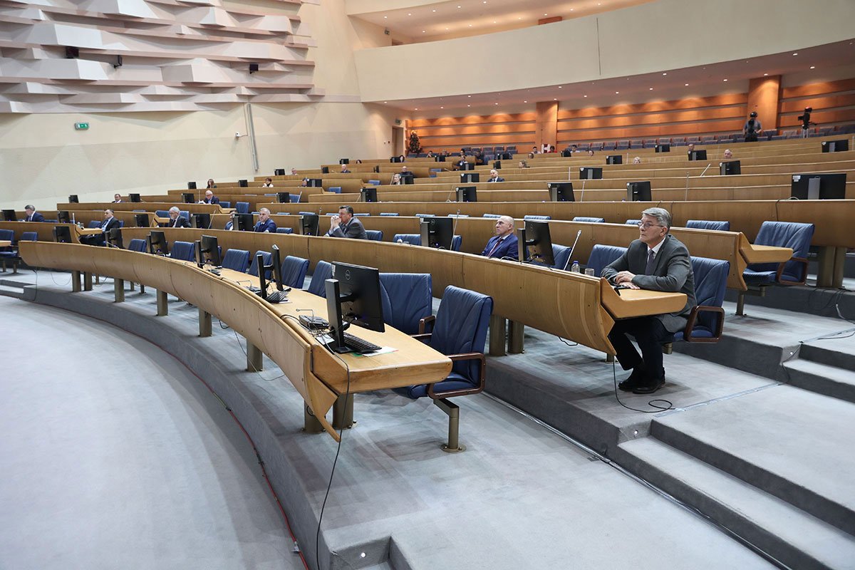 Samo u BiH: Isti zakon na dvije sjednice sa dva različita rješenja