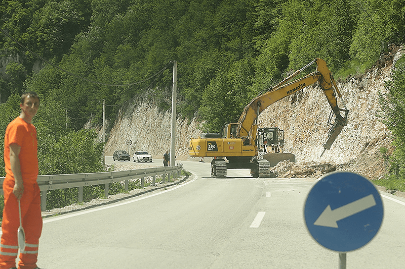 VOZAČI, BUDITE NA OPREZU! Na putevima u BiH povećana opasnost od odrona