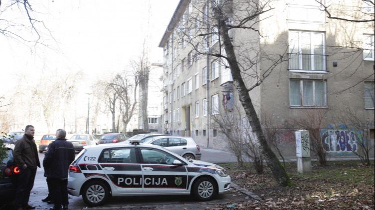 Drama u Sarajevu: Dvije strankinje bokserom udarale uposlenicu trafike, žena zadobila povrede glave i lica