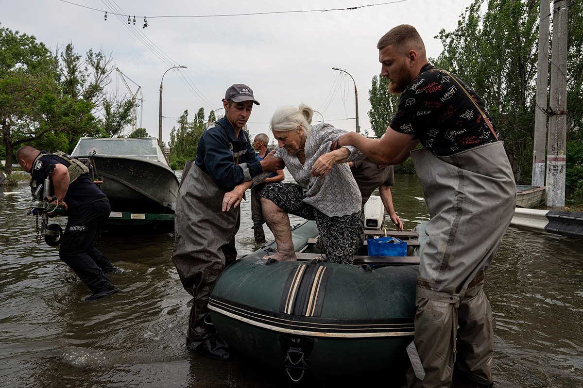 Prijavljene prve žrtve poplava u Hersonu nakon rušenja brane