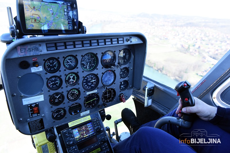 Helikopter gasi požar u okolini Trebinja