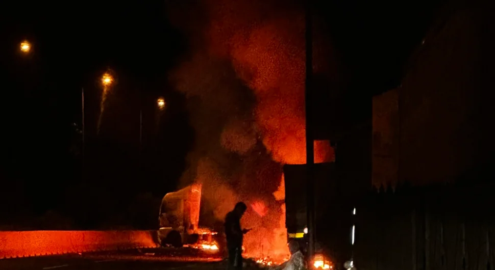 Težak udes na putu Banjaluka - Laktaši: Gorjeli kamioni i benzinska pumpa (FOTO, VIDEO)