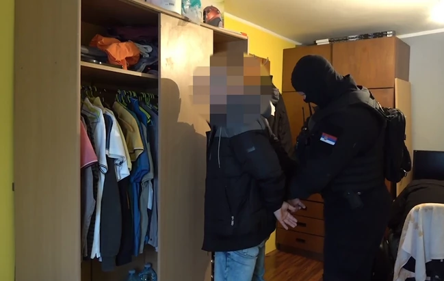 UHAPŠENO 11 PEDOFILA /VIDEO/ Preko interneta pokušavali da ugovore sastanke sa djecom