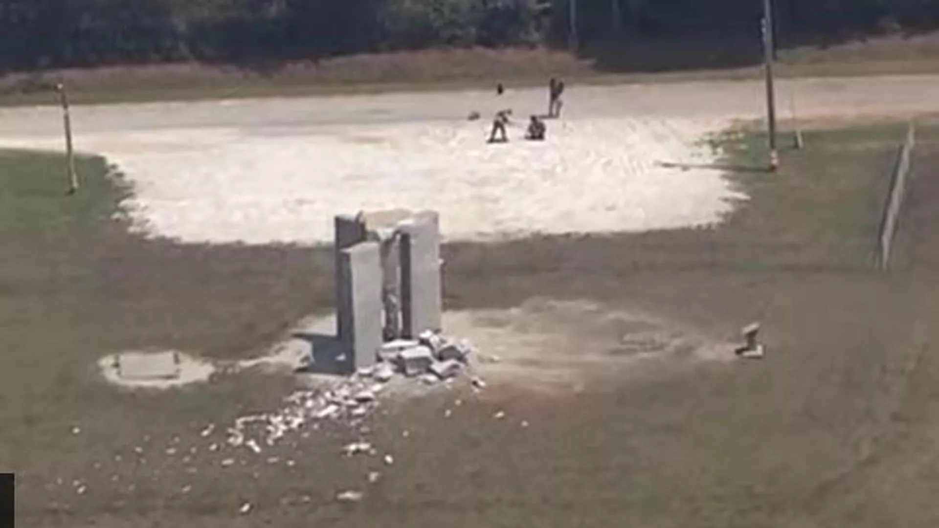 💣💥Miniran misteriozni spomenik u Americi - simbol „zlatne milijarde“ /VIDEO/