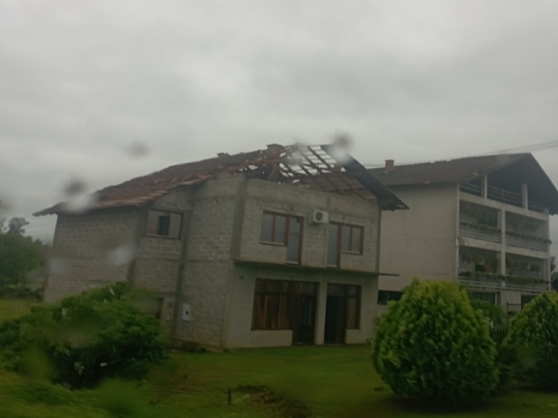 Nevrijeme pogodilo Srbac, oštećeni krovovi