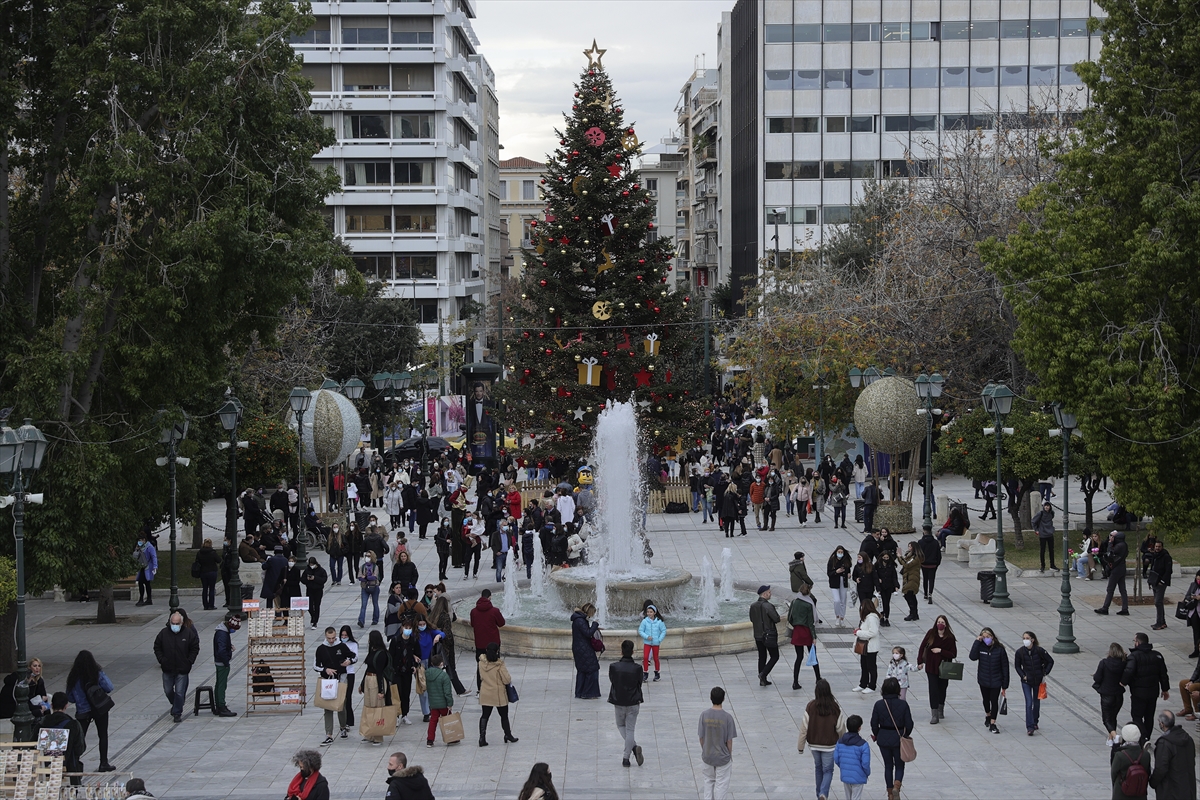 Grčka uvodi nove mjere protiv COVID-a (FOTO)