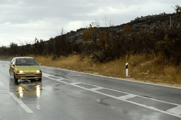 Saobraćaj po suvim ili mjestimično vlažnim kolovozima