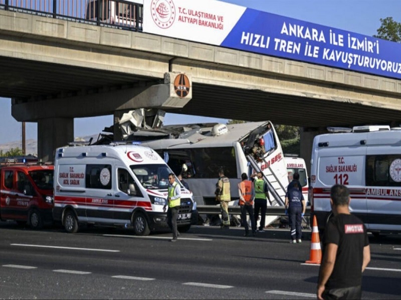 Stravična nesreća u Turskoj: Autobus udario u stub mosta, najmanje devet mrtvih