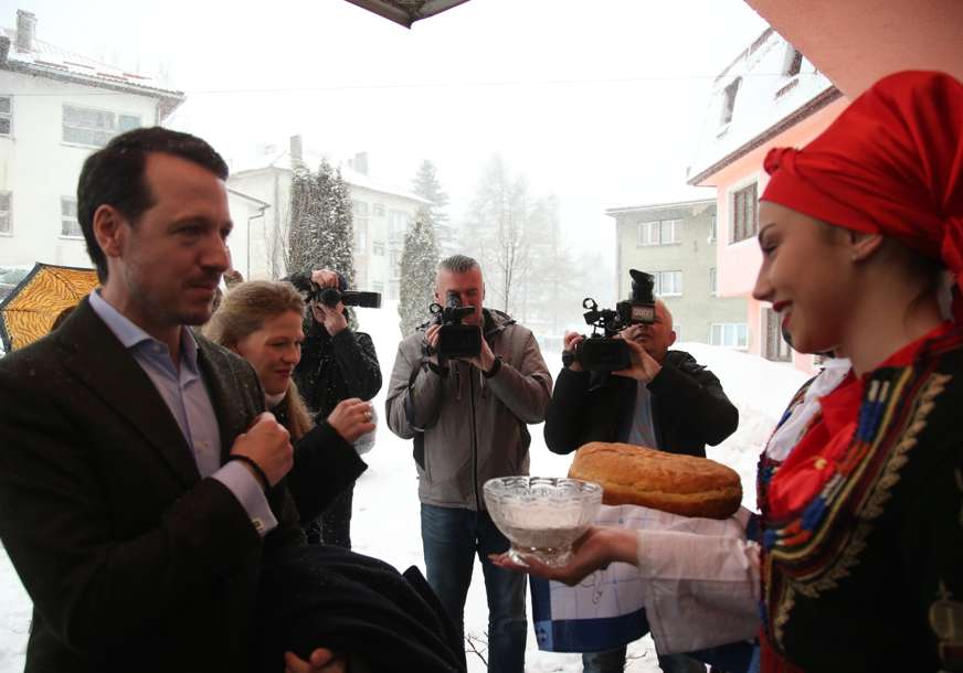 HAN PIJESAK Karađorđevići ponovo preuzimaju devastirani nekadašnji kraljevski ljetnikovac i bivšu Titovu vilu