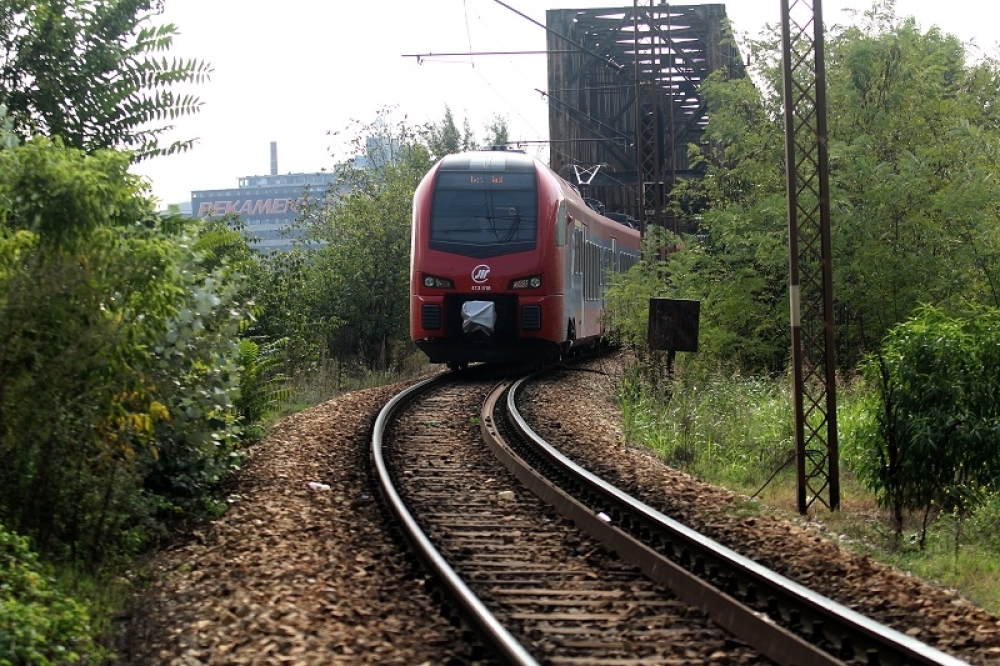 DRAMA! Ženu pregazio voz dok je zaobilazila rampu na električnom trotinetu