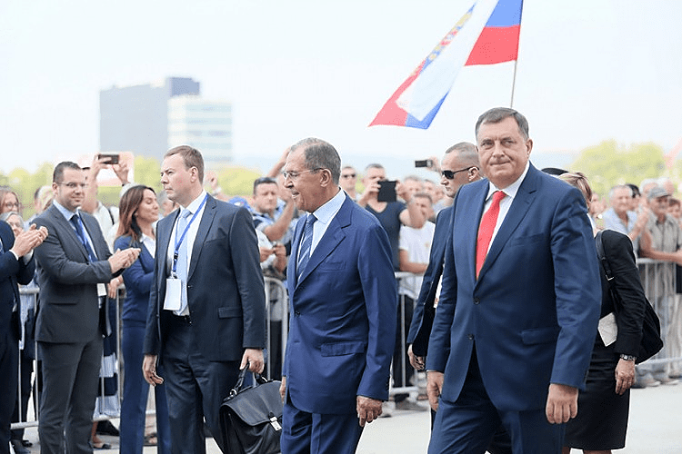 Policajci, ljekari i vatrogasci na nogama zbog Lavrova