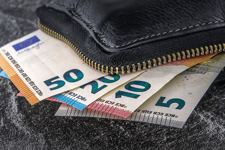 Prijavio da mu je ukradena torbica sa više hiljada maraka